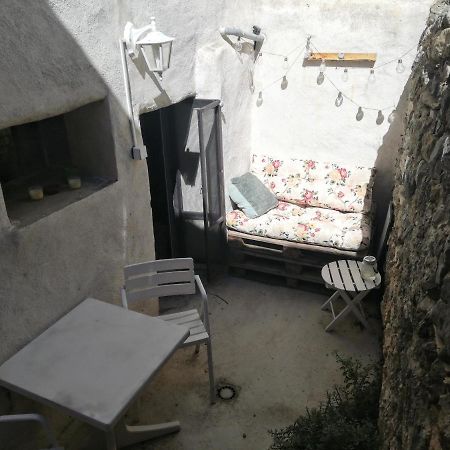 Charmant Appartement En Centre-Ville Medieval Gigean Exterior photo